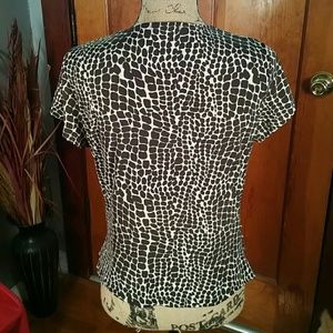 Apt. 9 Tops - Apt 9 Vneck Giraffe Print Shortsleeve Blouse Apt. 9 Tops - Apt 9 Vneck Giraffe Print Shortsleeve Blouse
